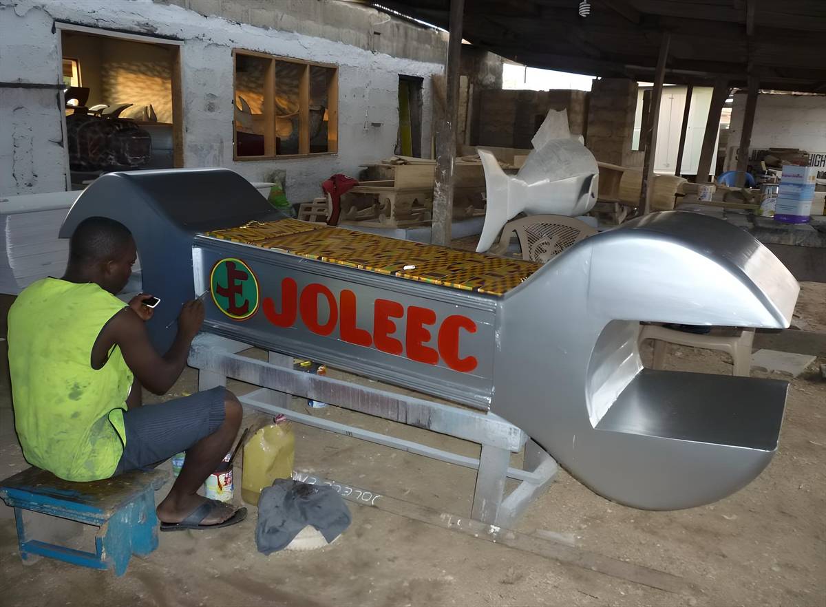 Fantasy Coffin Designer Tour Exotic coffin for a mechanic